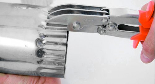 Outillage pour le travail sur les gouttières et rives