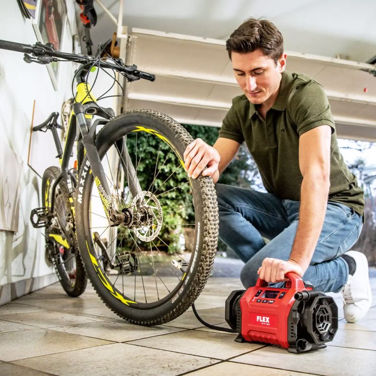 Acheter Kit de réparation de vélo, kit d'outils de réparation de pneus de  vélo contient un outil 16 en 1, une mini pompe à vélo de 120 psi, utilisée  pour le vélo