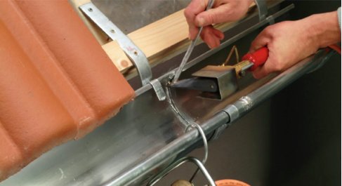 Outillage pour la soudure du zinc