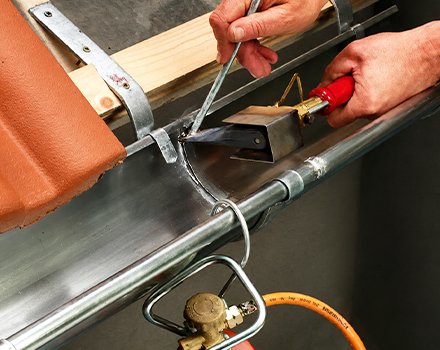 Toèut l'outillage du zingueur pour la soudure