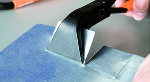 Outils pour le façonnage du zinc