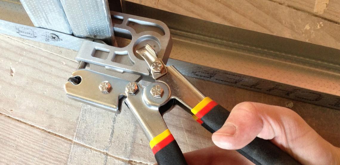 Fixation des rails et montants Placo